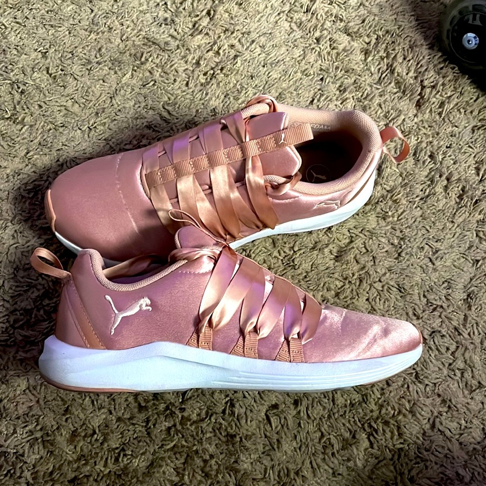 Pink silk pumas